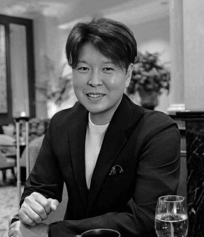 小泉 賀敬 氏